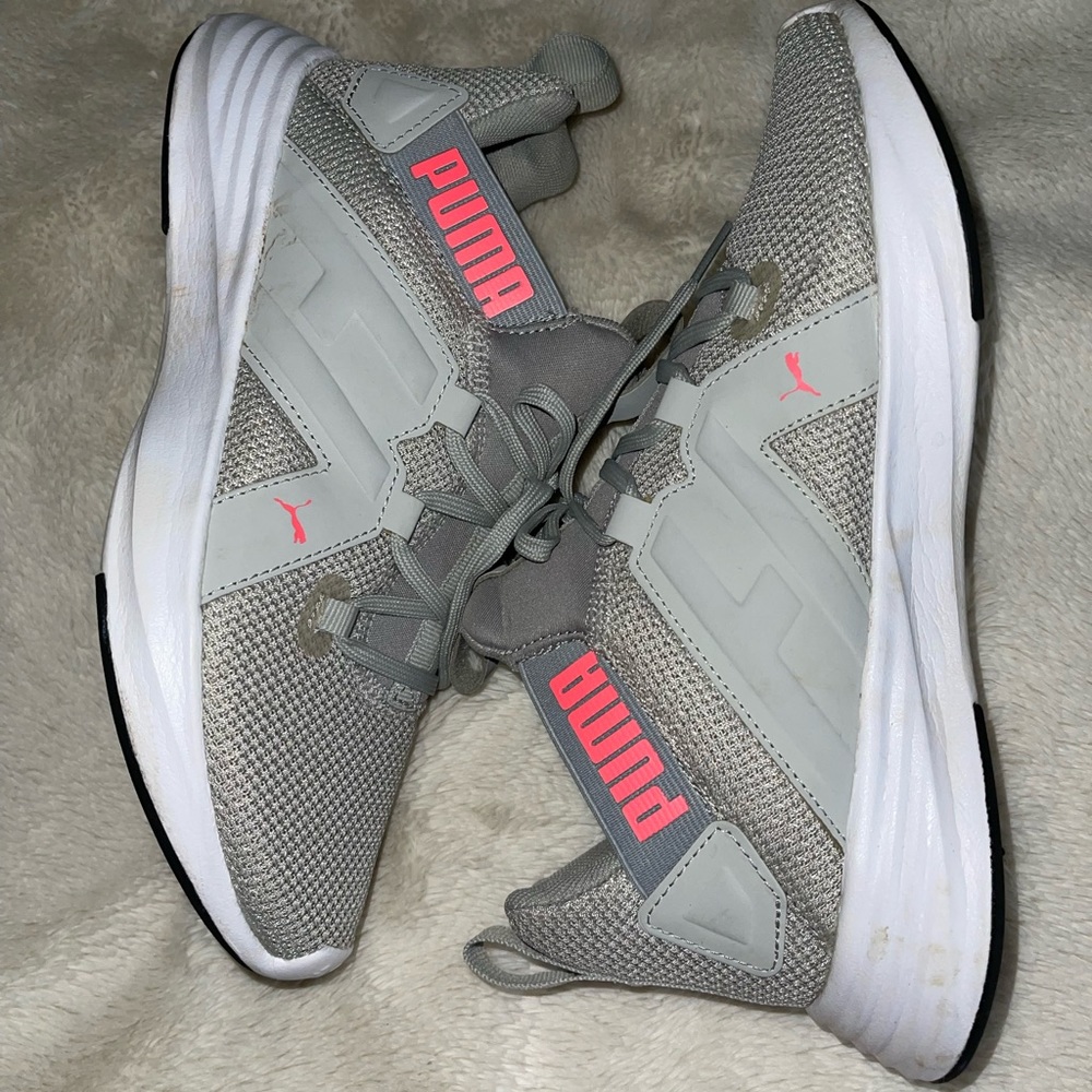 Gray pumas with pink logo